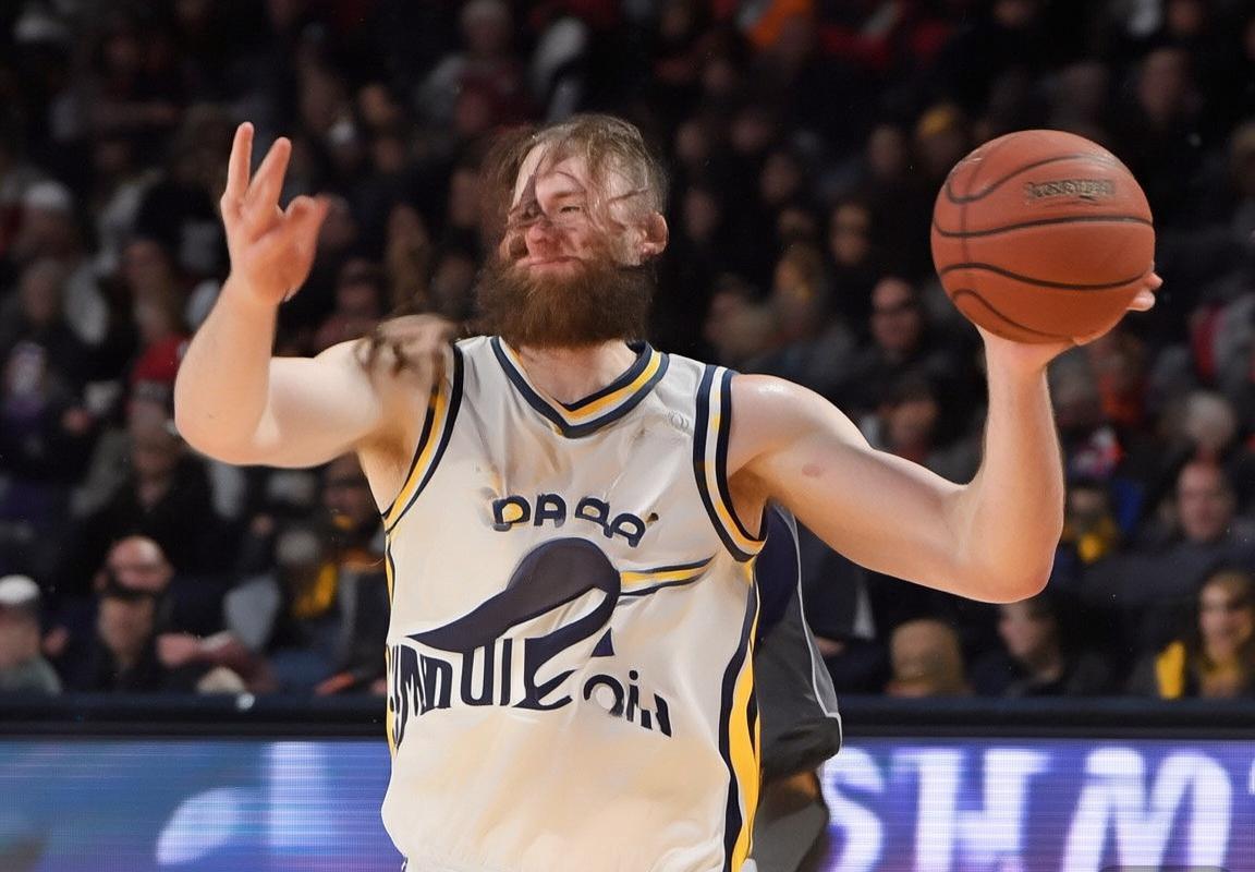 迈阿密热火首发中锋凭空间型打法与精准三分球晋升战术核心